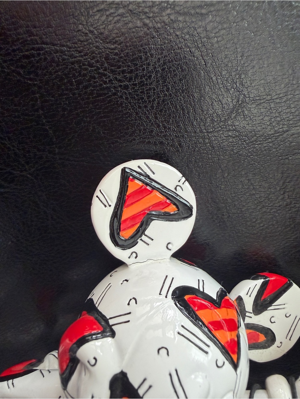 Disney By Britto
Mickey Wrapped In Hearts Figurine - Picture 4 of 6